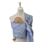 Leinen-RingSling KRISTALLKLAR baby carrier in light blue linen on mannequin with doll baby inside