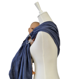 Leinen-RingSling INDIGO baby carrier in breathable blue linen with secure rings for hands-free comfort