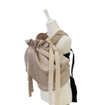 Storchenwiege Tragecover in Beige für kältere Tage mit verstellbaren Zugbändern und atmungsaktivem Material