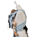 Babycarrier Aqua Half-Buckle-Babytrage in Aqua mit gepolsterten Trägern und Bauchgurt für Neugeborene bis 15 kg
