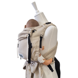 Ergonomische Babytrage ab Geburt mit gepolsterten Schulterträgern und Hüftgurt, flexible Passform, Made in Germany