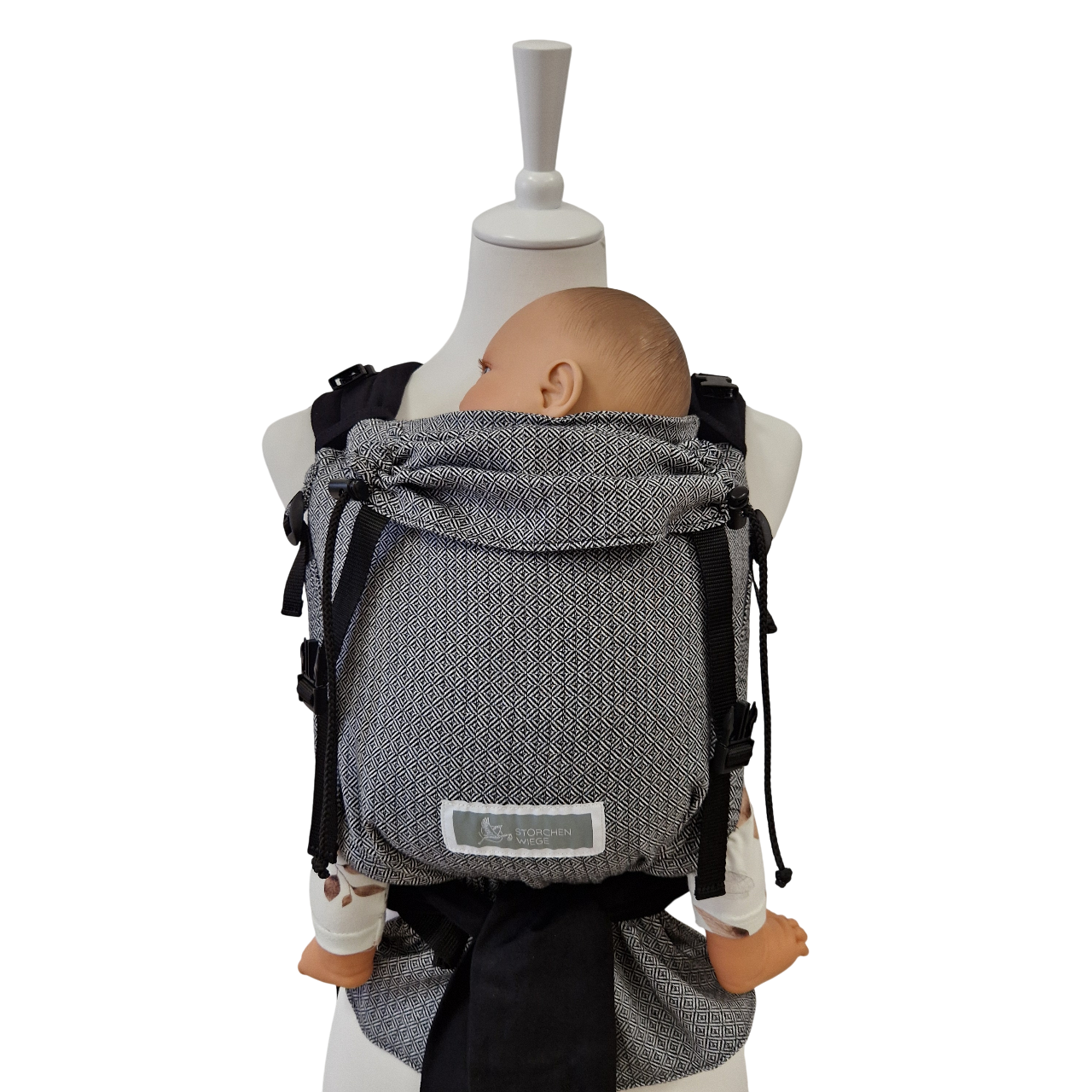 Babycarrier Leo Talemo Leo Schwarz Weiss mit zartem Webmuster und gepolsterten Trägern zur sicheren Babytrage in optimaler Anhock-Spreiz-Haltung