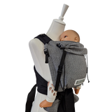 Babycarrier Leo Talemo Leo Schwarz-Weiss Half-Buckle Babytrage mit ergonomischer Anhock-Spreiz-Haltung und gepolsterten Trägern
