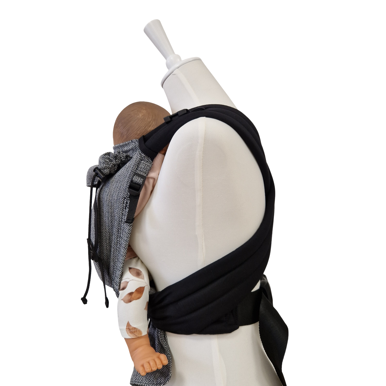 Babycarrier Leo Talemo Leo Schwarz Weiss mit gepolsterten Trägern und Brustgurt für optimale Babyhaltung
