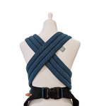 Babycarrier Türkis gepolstert mit Brustgurt und Dreipunkt-Sicherheitsschnalle in Healthy-Haltung