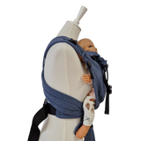 Babycarrier Jeans Babytrage in Jeans-Optik mit gepolsterten Trägern und stufenlos verstellbarem Steg für gesunde Anhock-Spreiz-Haltung