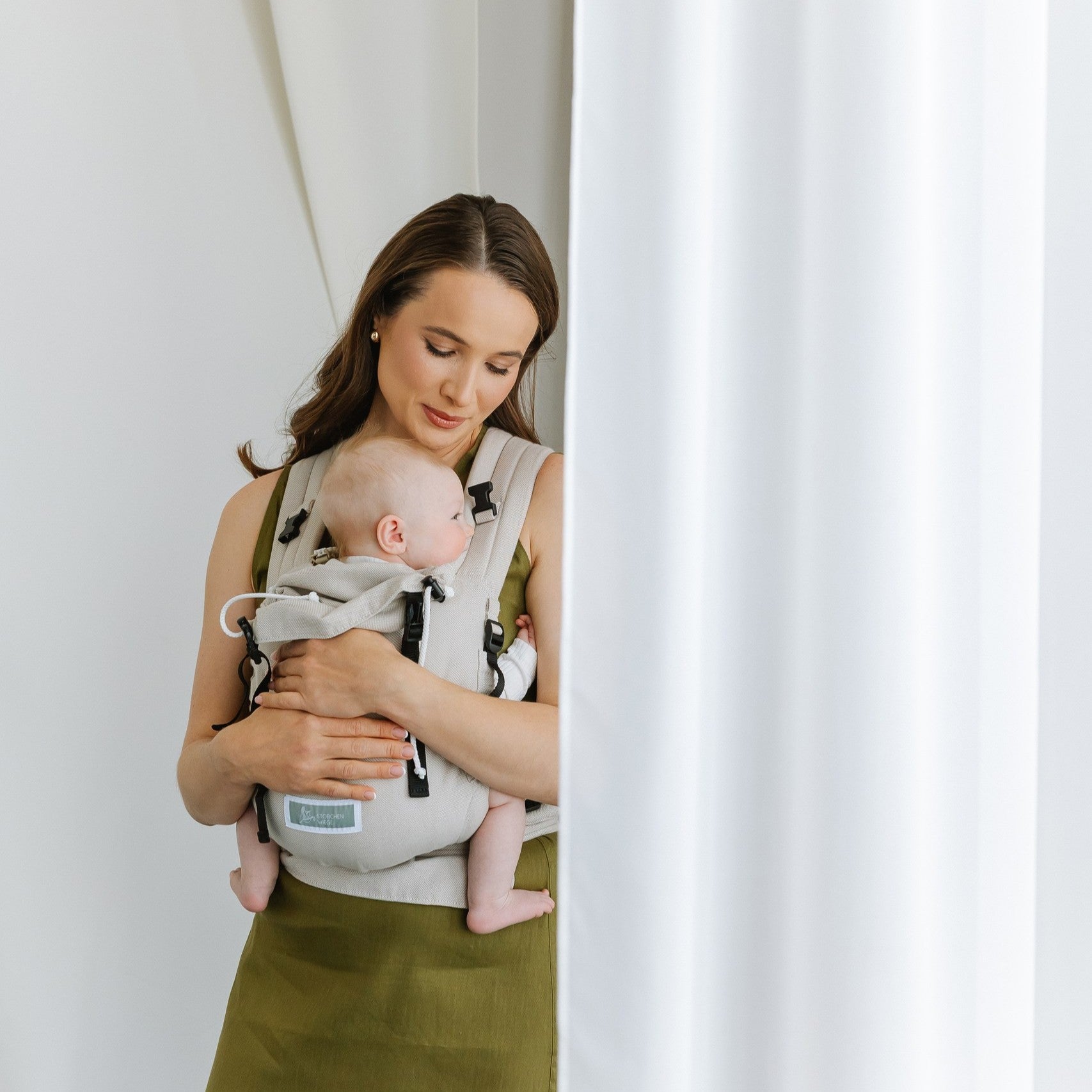 Ergonomische Talemo Mondstein Babytrage aus Baumwolle ab Geburt mit gepolsterten Trägern und Hüftgurt
