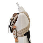 Babycarrier Natur Half-Buckle-Babytrage aus 100% Baumwolle mit Brustgurt und gepolsterten Trägern für gesunde Anhock-Spreiz-Haltung