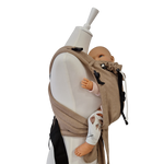 Babycarrier Sand Half-Buckle-Babytrage in Sandfarbe mit gepolsterten Trägern und sicherem Bauchgurt