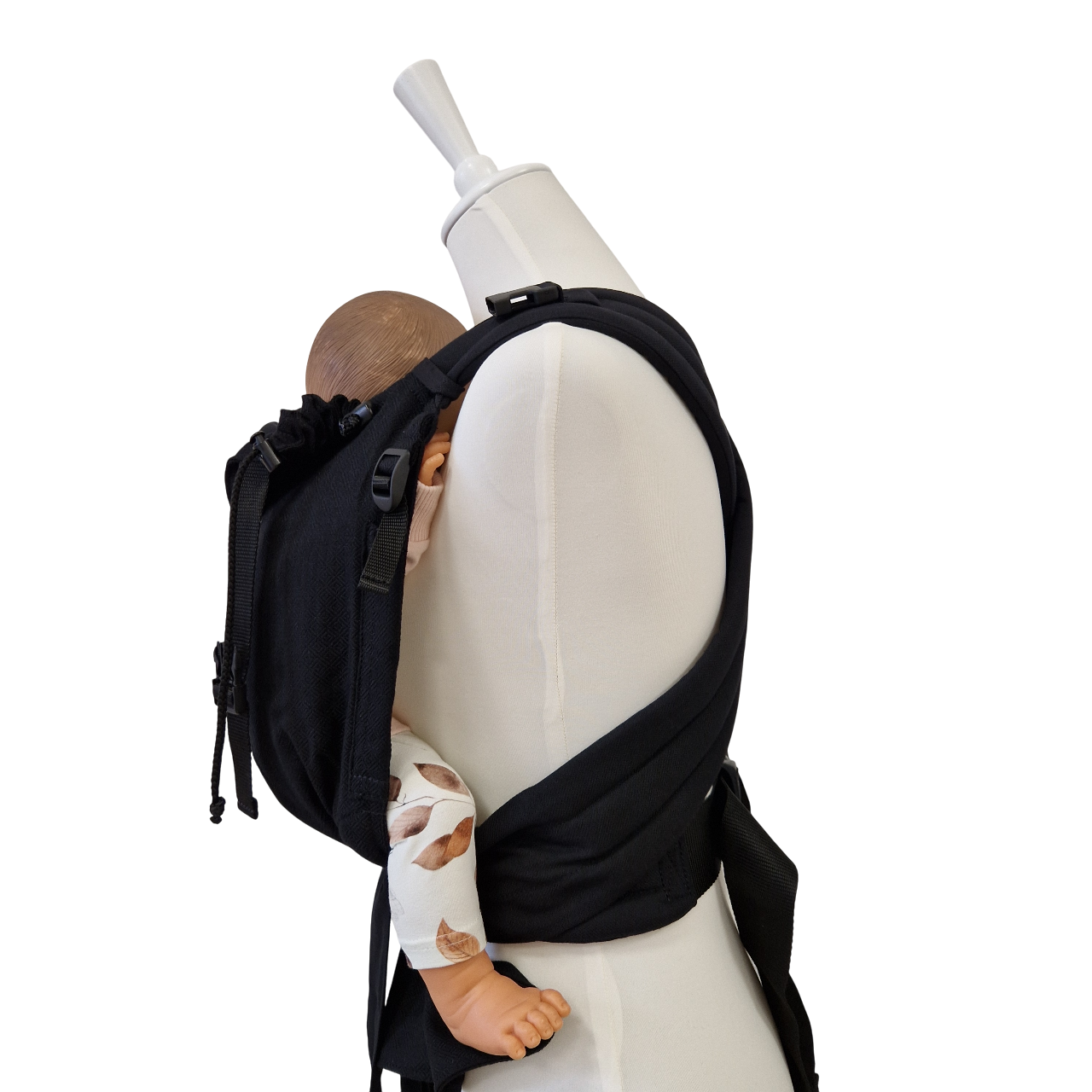 Babytrage Leo Schwarz mit gepolsterten Trägern und Dreipunkt-Sicherheitsschnalle, für Neugeborene bis 15 kg, stufenlos verstellbar mit integriertem Brustgurt und Kopfstütze.